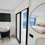Atlantico One Oceanfront Luxury & Heated Pool Vila