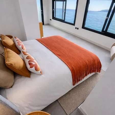 Atlantico One Oceanfront Luxury & Heated Pool Vila