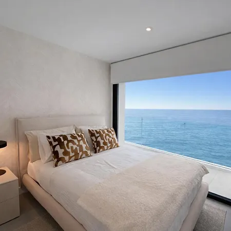 Atlantico One Oceanfront Luxury & Heated Pool *