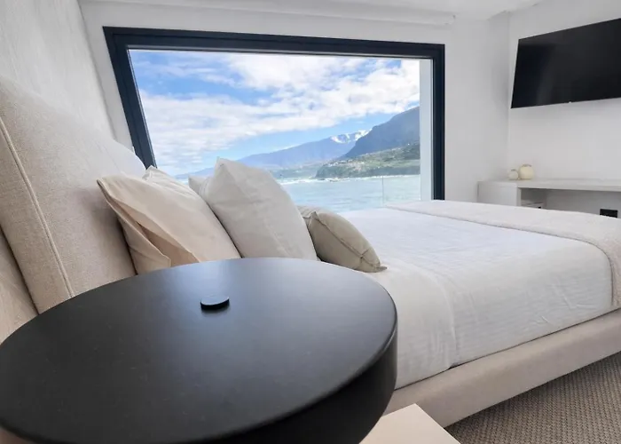 Atlantico One Oceanfront Luxury & Heated Pool *